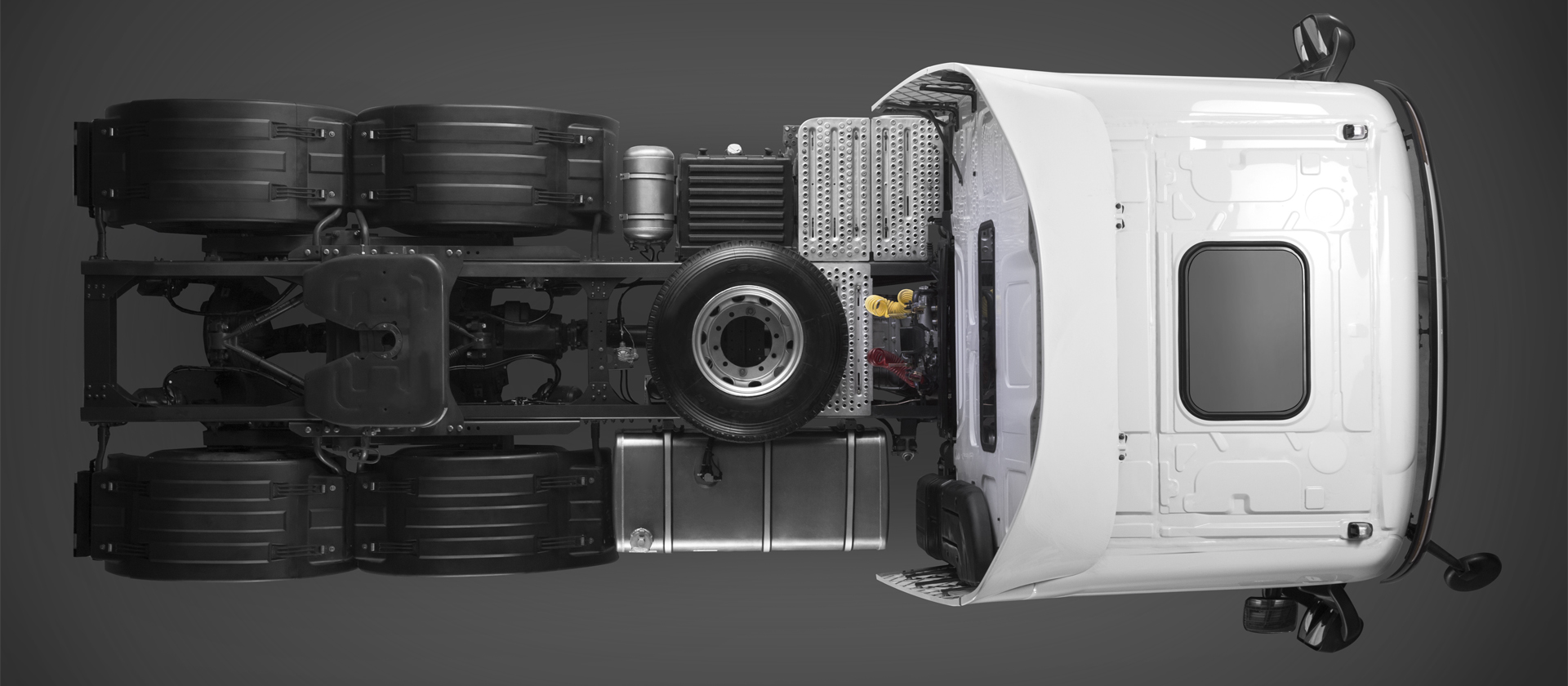 H7牵引车 轻量化:底盘模块化、轻量化设计,同配下较竞品轻500kg,提高单趟货容,年收益可增加1.5万多元